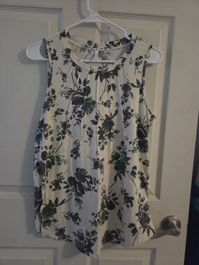 Sleeveless Floral Pleated Tank Top - White/Black